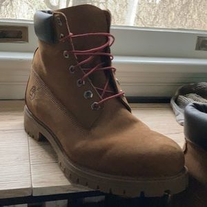 Timberland men’s boots red laces . Waterproof.